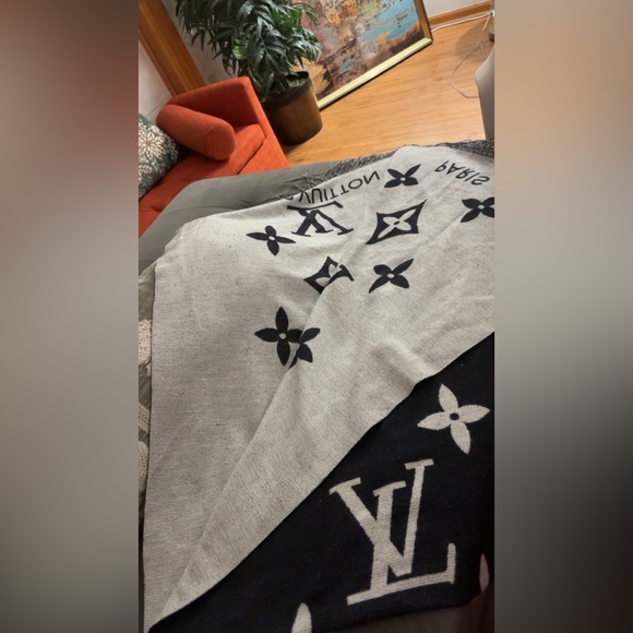 Authentic Louis Vittoun scarf - Picture 4 of 5